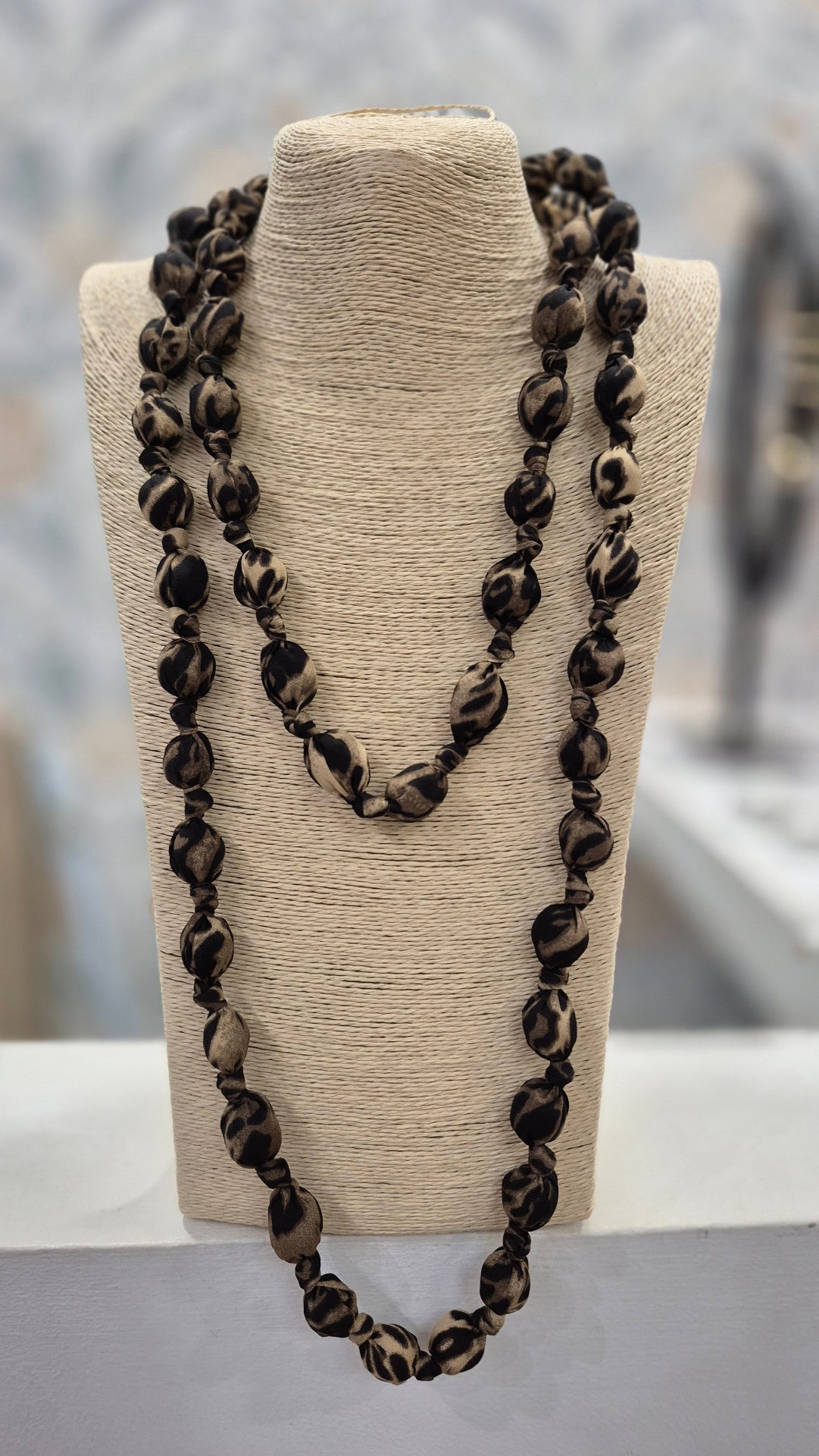 Collar largo Bolas tela