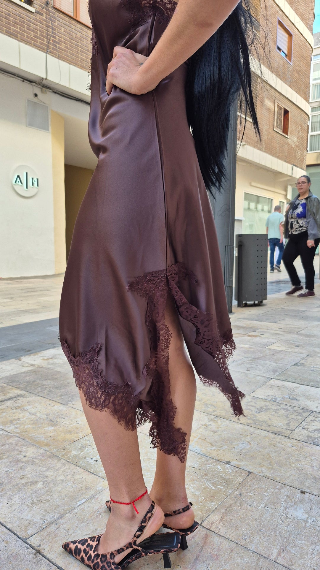 VESTIDO LENCERO MARRÓN