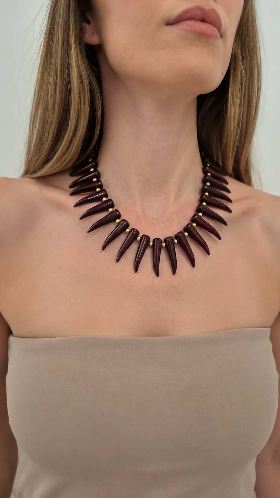 COLLAR COLMILLO MARRÓN