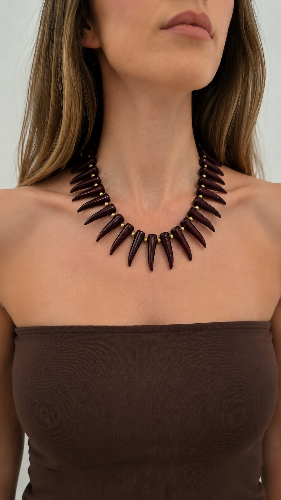 COLLAR COLMILLO MARRÓN