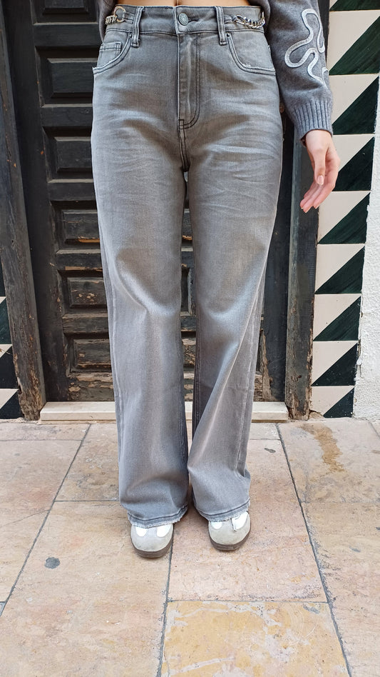 PANTALON VAQUERO GRIS CADENAS