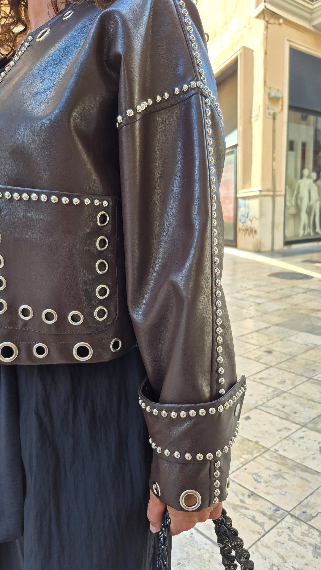 CAZADORA TACHAS