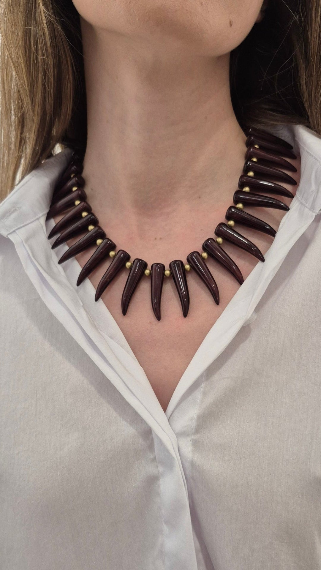 COLLAR COLMILLO MARRÓN