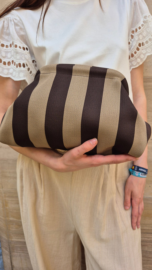 BOLSO CLUTCH RAYAS