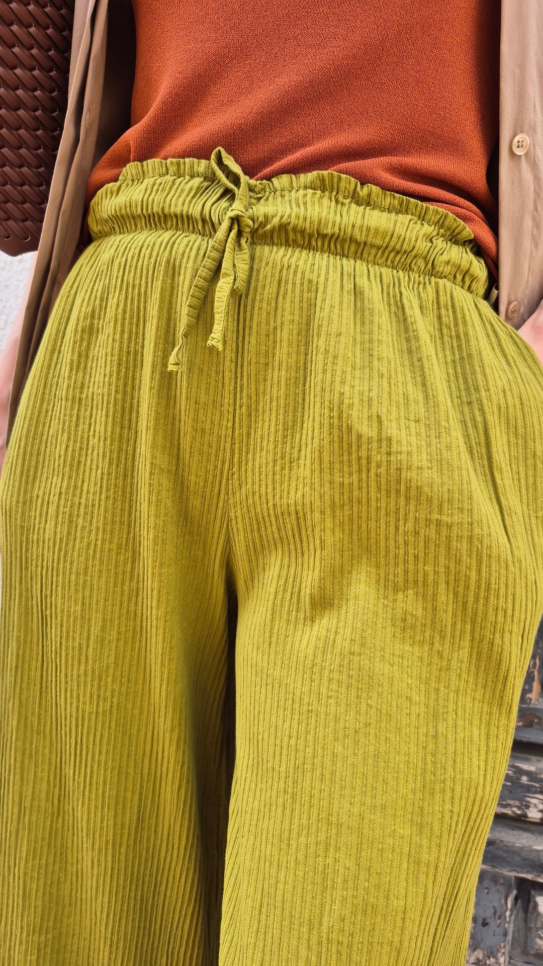 PANTALÓN RAYAS RELIEVE (PISTACHO)