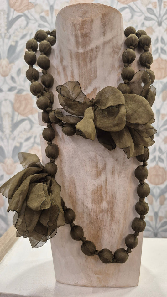 COLLAR BOLAS FLORES (VERDE)