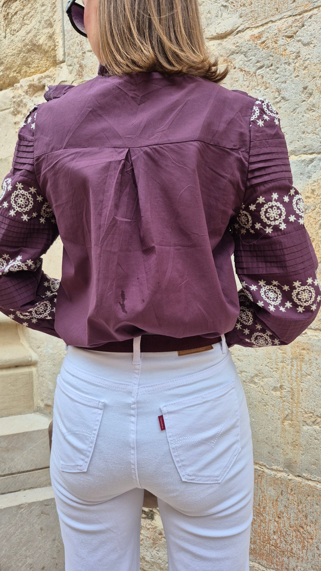 CAMISA VOLANTES TROQUELADA