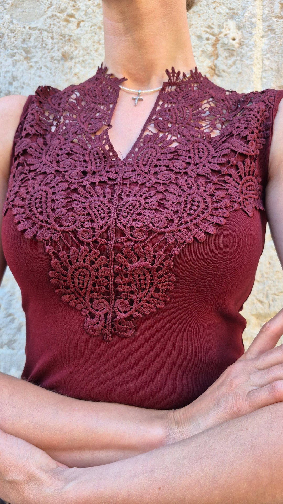 TOP ENCAJE MOSS (VINO)
